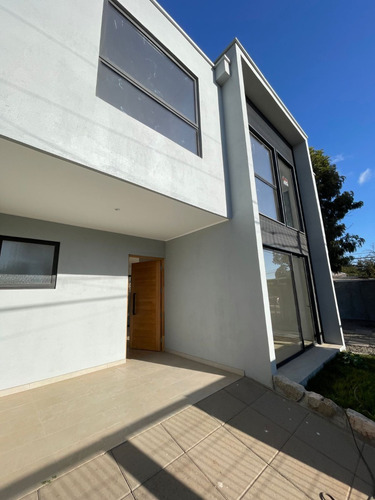 Gran Casa Nueva, 3 Pisos, Sector Los Romeros Concon