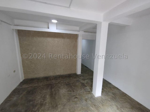 Karen García Alquila Local Comercial De 28 Mts2 A Pie De Calle Al Este De Barquisimeto, Con Un Espacio Ideal Para Establecer Un Negocio De Ventas O De Servicios, Alto Tráfico Vehicular Y Peatonal.