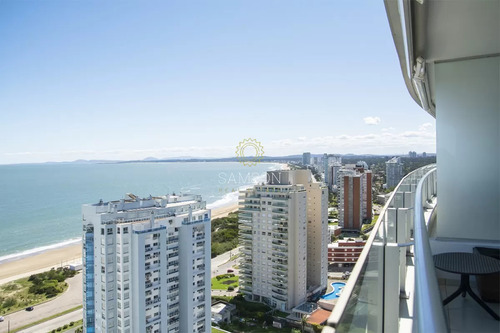 Venta De Apartamento De 2 Dormitorios Y 3 Baños, Torre Season, Playa Mansa Punta Del Este 