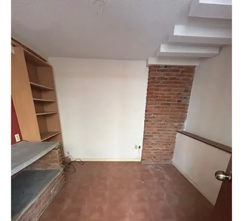 Excelente Casa En Alcaldía Tlalpan Con Uso De Suelo Comercial En Planta Baja Y Dos Locales (c)
