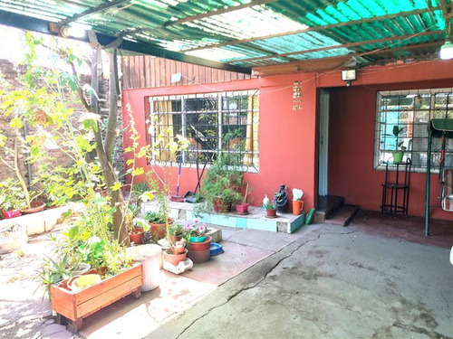 Casa En Venta De 6 Dorm. En Cerro Navia