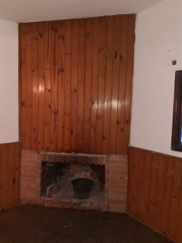 Casa Un Dormitorio Con Locales .