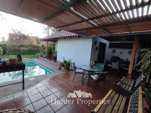 Amplia Casa En Venta 6d-4b, Piscina Con Jardín En Las Condes