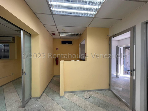 Ana Karina Molleja Alquila Casa Comercial Con Excelente Ubicación En La Zona Oeste Barquisimeto-lara/ Akm