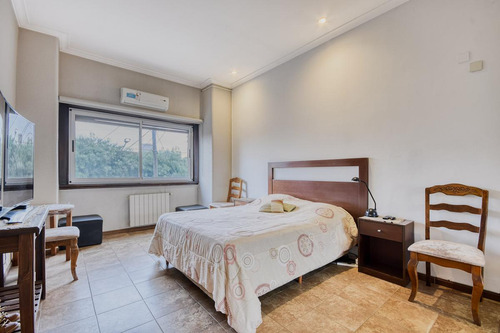 Imagen 25 de 30 de Impecable Casa En Venta Con 4 Dormitorios Mas Dependencia! Jardin Pileta Y Parrilla!