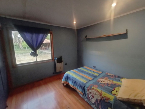 Casa De Campo Con Terreno En Venta - Potencial Comercial - D