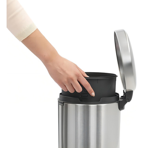 Bote De Basura Pedal Newi, Acero-mate/plástico 5 L Brabantia Color Plateado