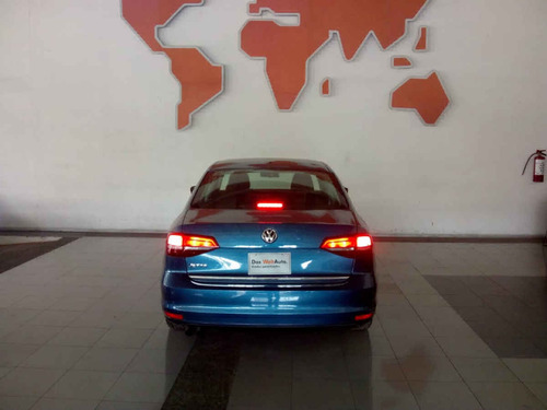 Imagen 4 de 12 de Volkswagen Jetta 2017 4p Comfortline L5/2.5 Man