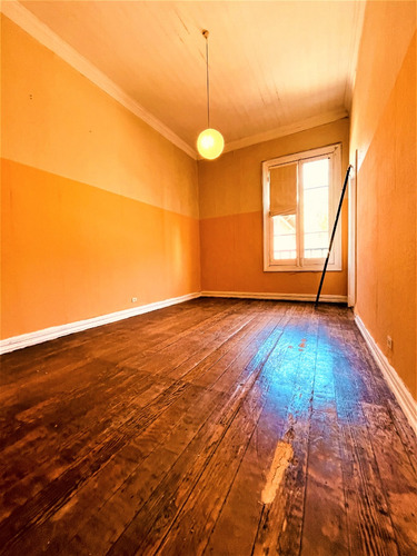 Vendo Amplia Casona Ubicada En Lautaro Rosas( Cerro Alegre )