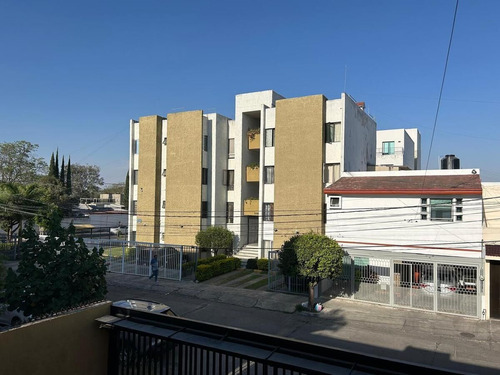Venta De Casa En Chapultepec Country. Inversión, Zona Fianciera De Gdl.