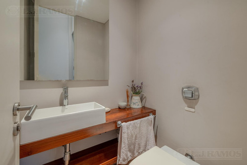 Casa En Venta En La Lucila-libertador/rio