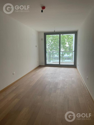 Venta Apartamento De 1 Dormitorio Con Patio, Totalmente Equipado, Garaje En Pocitos