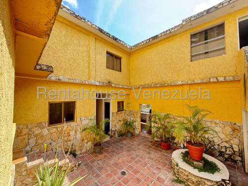 Ft Casa Comercial A Pie De Calle En Alquiler Ubicada En La Avenida Principal De Los Chorros - Mls#25-16414