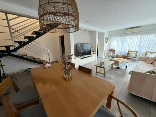 Venta Duplex Tipo Casa Complejo Cerrado Banfield Pileta
