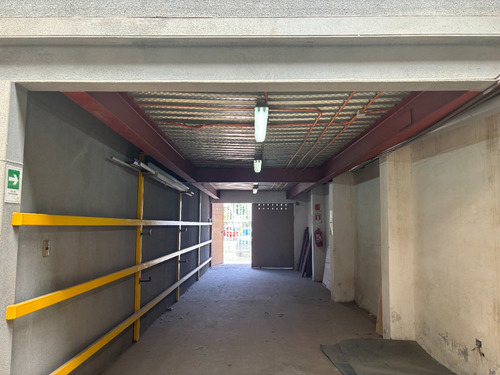 Excelente A Pasos Del Metro Oficinas Más Galpón