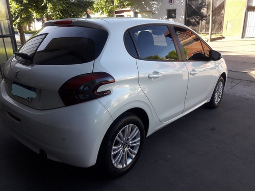 Imagen 3 de 15 de Peugeot 208 2019 1.6 Allure