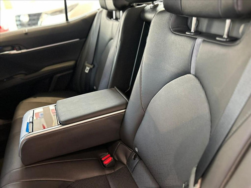 Toyota Camry XLE 2.5 VVT-IE HYBRID eCVT