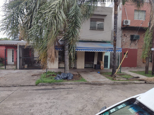 Vendemos Local Con Dos Viviendas Una En Planta Baja Atras Del Local La Otra En Planta Alta 