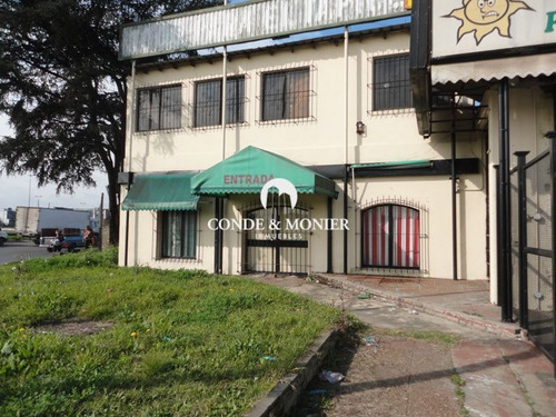 Imagen 2 de 14 de Local Comercial Con Estacionamiento Y Galpón En F. Varela