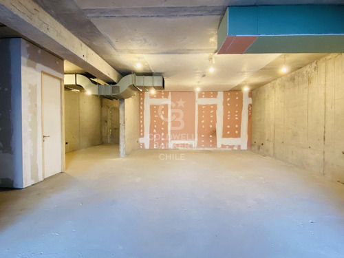 Local Comercial Con Alto Tráfico Y Frente Vidriado