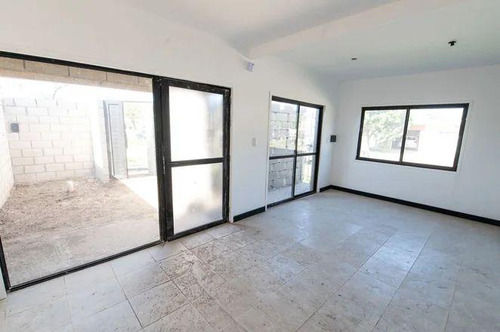 Departamento En Venta - 2 Dormitorios 1 Baño - Cochera - 95mts2 - Venado Tuerto, Santa Fe