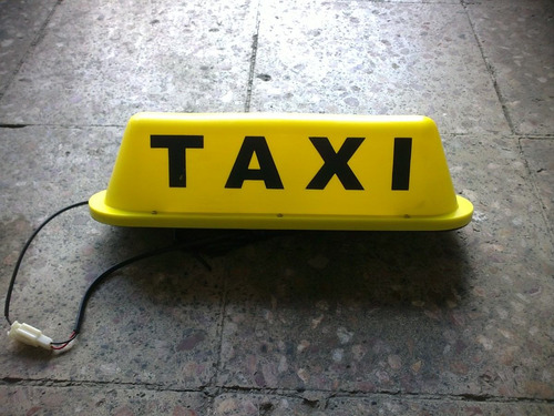 Letrero De Taxi Con Luz  Y Con Iman Sobreruedas
