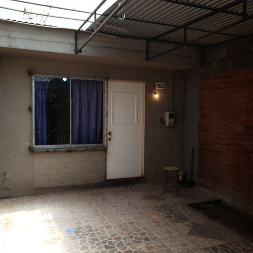 Casa En Venta De 3 Dorm. En La Pintana