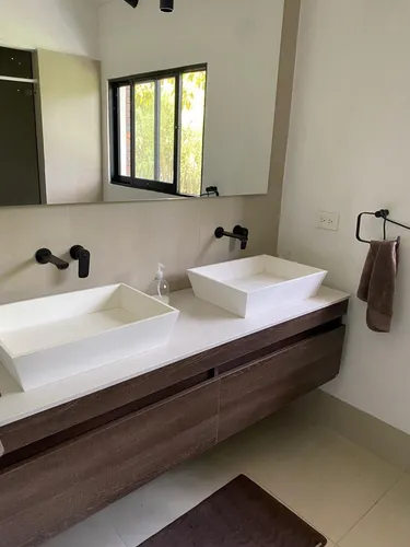 Casa En Arriendo/venta En Canelon. Cod V16453