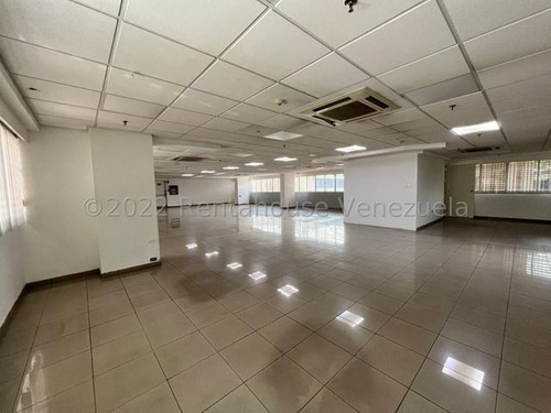 Imagen 20 de 30 de Venta De Estupendo Edificio En Prado De María / Gc 22-28408