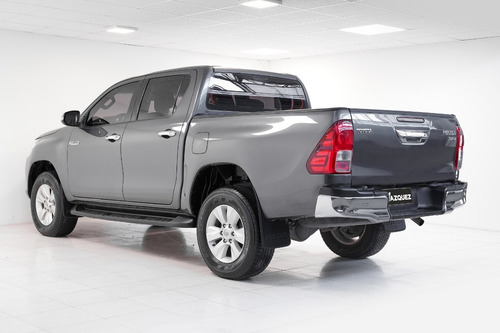 Imagen 6 de 15 de Toyota Hilux 2.8 Dc 4x2 Srv 2016