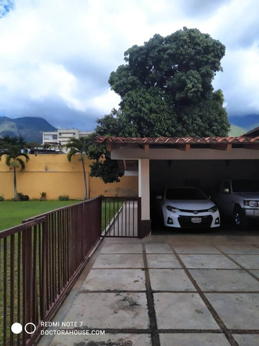 Imagen 14 de 15 de Casa En Venta Country Club Caracas 2000 Mts De Terreno 7 Habitaciones Y 7 Baños 04142592858 04129114864