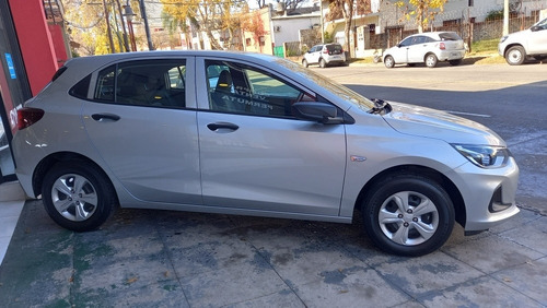 Imagen 5 de 14 de Chevrolet Onix Ls