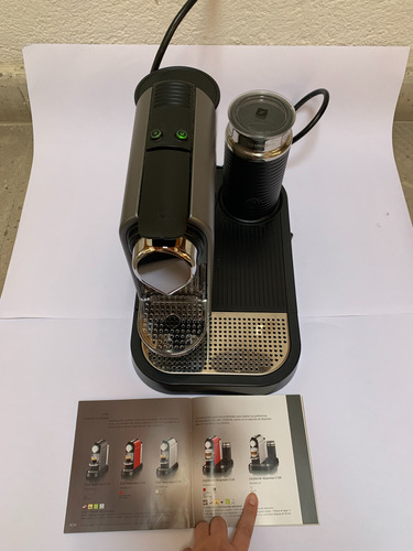 Cafetera Nespresso Citiz & Milk C120 Plateada Plateado (Usado)