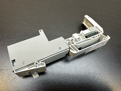 New Turck Bl20-p3t-sbb Base Module Bl20 Bby