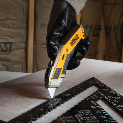 Navaja Retractil Mango Bimaterial Premium Dewalt Dwht10295