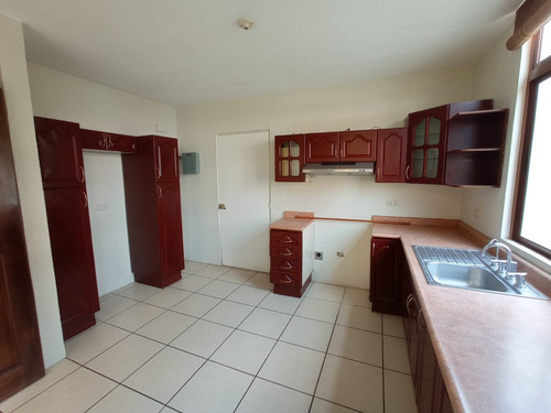 Imagen 10 de 30 de Vendo Hermosa Casa, Ubicada En Sector Preferencial De Alta Plusvalia Y Seguridad, Excelente Condiciones Rodeada De Naturaleza