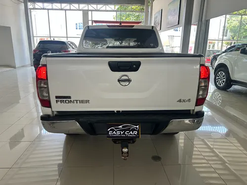Nissan NP300 Frontier 2.5 Cd 4X4 Se Mt 4P