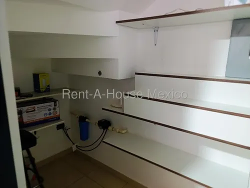 Casa Amueblada Con Cuarto De Tv, 2 Recámaras, Estudio. Renta - Zákia