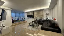 Comprar Tg Encantador Apartamento En Pisos Bajo Con Excelente Ventanales, Linda Cocina, Pisos De Mármol, Pozo De Agua, En Venta En La Tahona 25-14785 Ys 