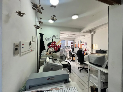 Casa Comercial Con Bodega, Negociable.