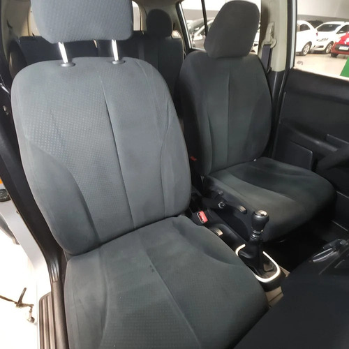 Nissan Tiida 1.8 Visia