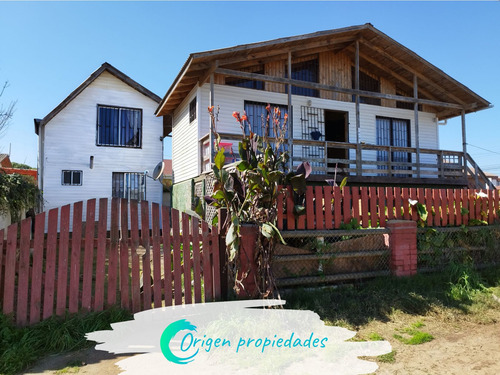 Casa Esquina Más 2 Cabañas A 200m De La Playa, El Quisco