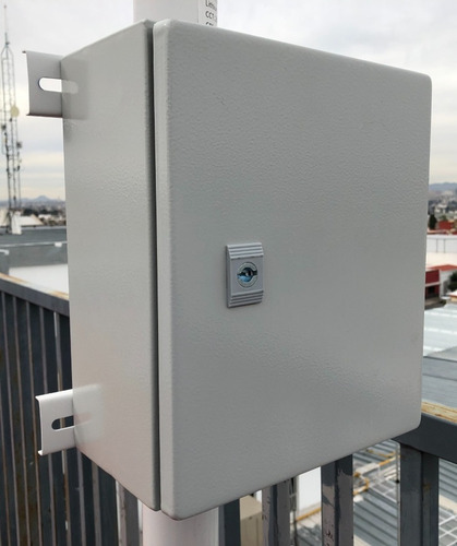 Montaje P/poste Universal P/gabinetes 30cm Pst-mount-pole-v2 Color Blanco