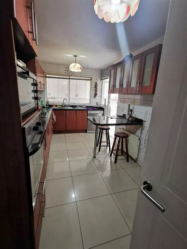 Casa En Venta De 5 Dorm. Alto Macul En La Florida