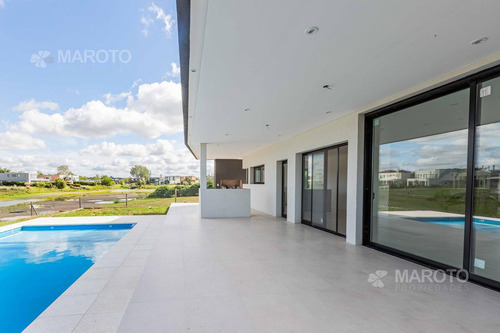 Imagen 18 de 30 de Casa En Venta A La Laguna En Canton Norte- Maroto Propiedades-