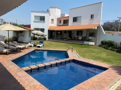 Imagen 1 de 14 de Venta De Casa Con Alberca, Amplio Jardín Y Vista Panorámica En Burgos