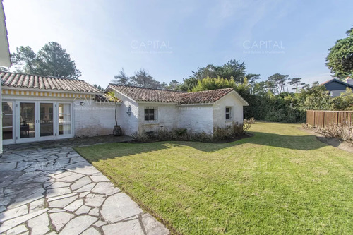 Casa De Construccion Tradicional En Playa Brava, Punta Del Este En Venta