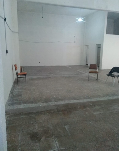 Galpon, Taller Al Fondo En Pablo Podesta. 10 X 12 Mts. Aceeso Independiente Por Pasillo, Ancho 1 Mt.