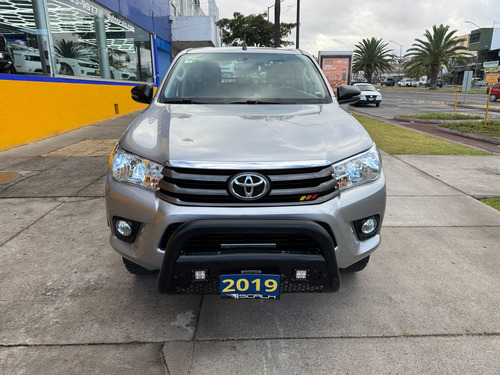 Toyota Hilux 2.7 Cabina Doble Sr Mt