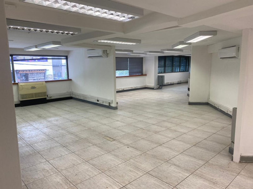 Oficina Excelente Ubicación Metro Tobalaba